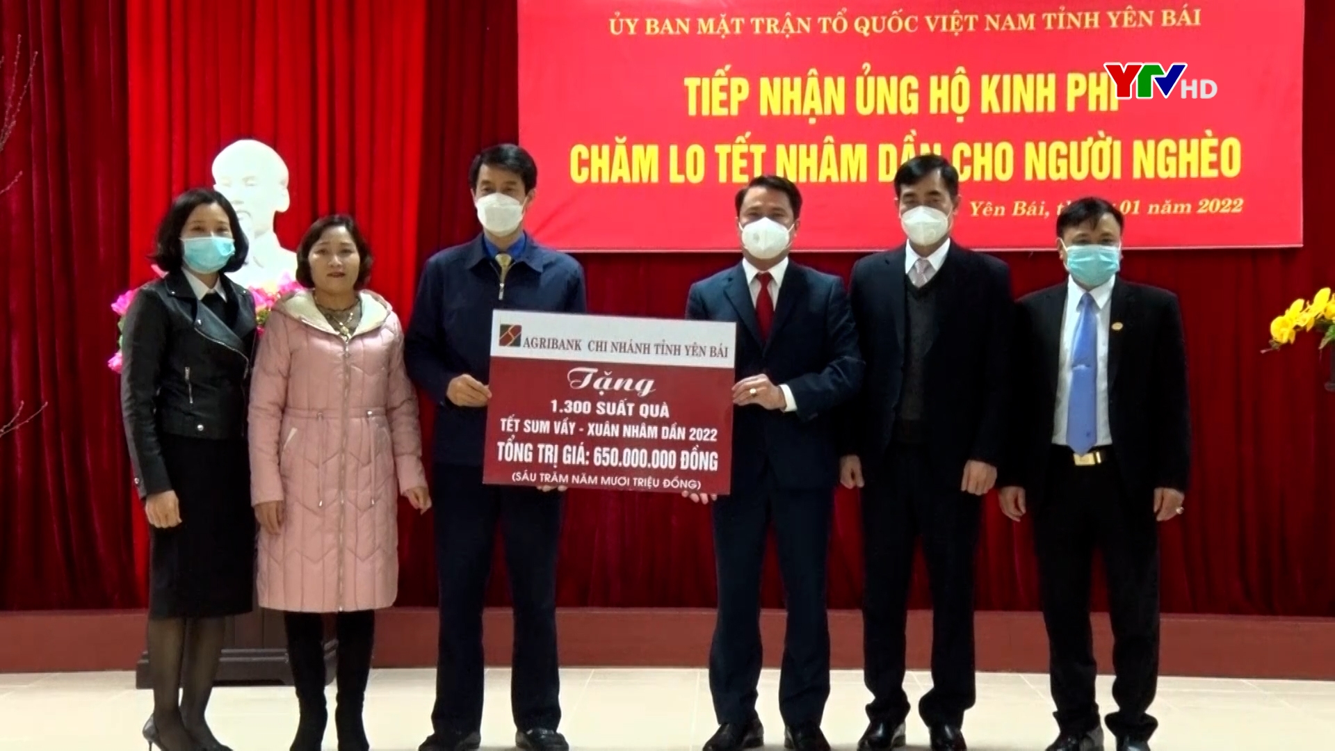 Uỷ ban MTTQ tỉnh tiếp nhận 1.300 suất quà Tết từ Agribank - Chi nhánh tỉnh Yên Bái trao tặng hộ nghèo