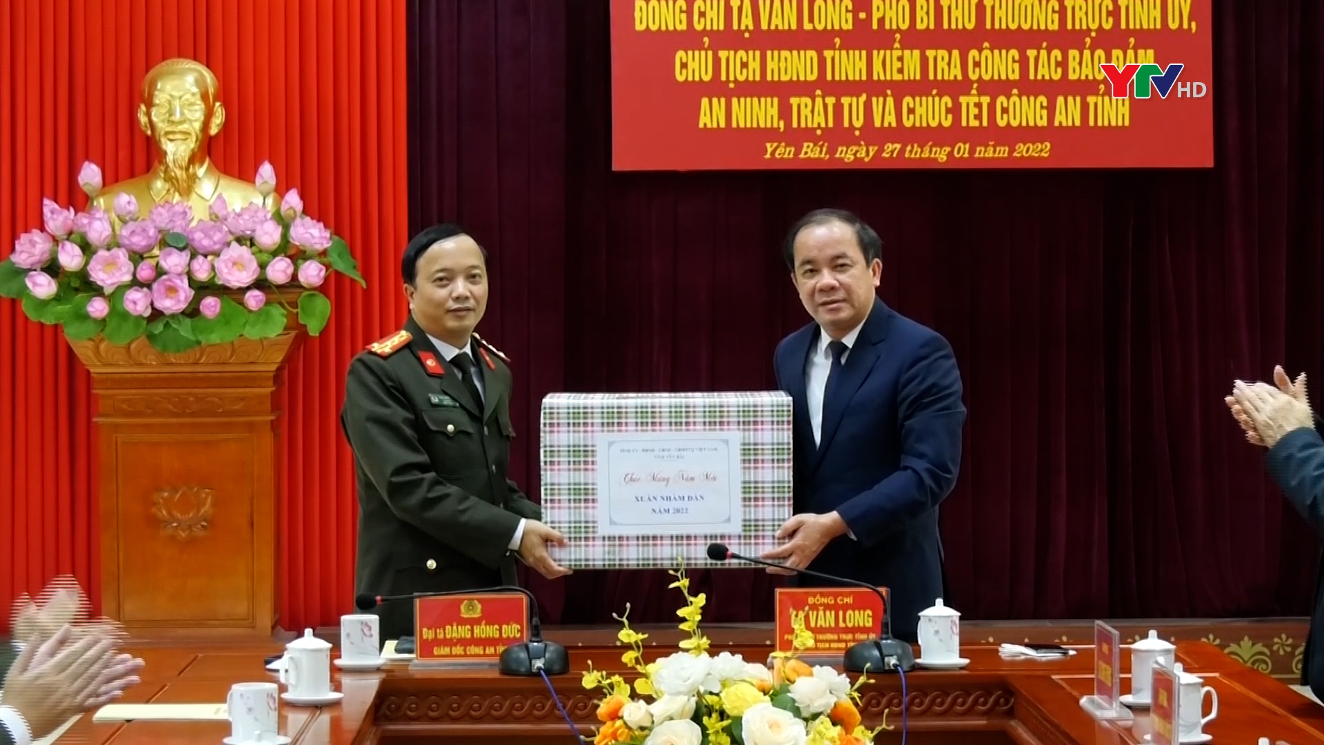 Đồng chí Phó BTTT Tỉnh ủy - Chủ tịch HĐND tỉnh Tạ Văn Long chúc Tết các đơn vị trên địa bàn TP Yên Bái