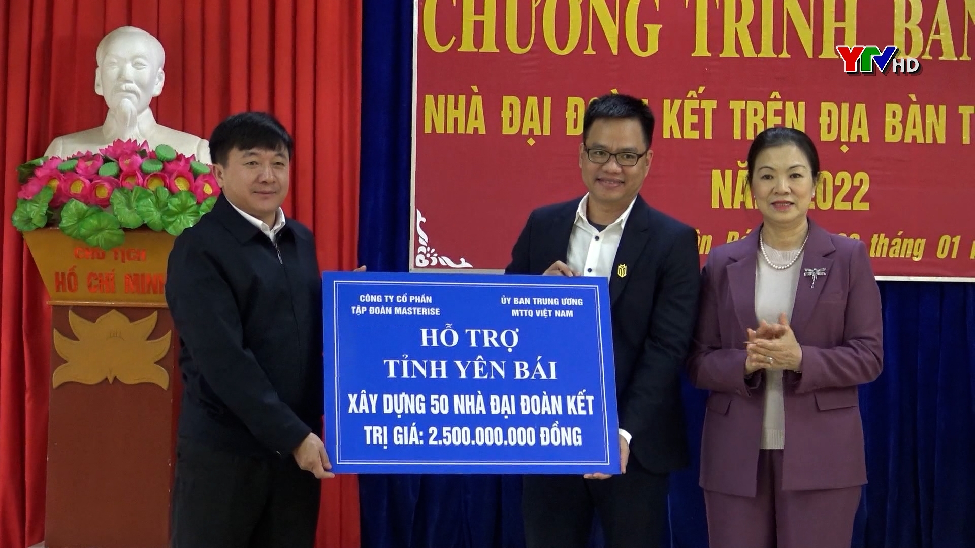 Ủy ban Trung ương MTTQ Việt Nam và Tập đoàn Masterise bàn giao 50 nhà đại đoàn kết cho hộ nghèo tỉnh Yên Bái