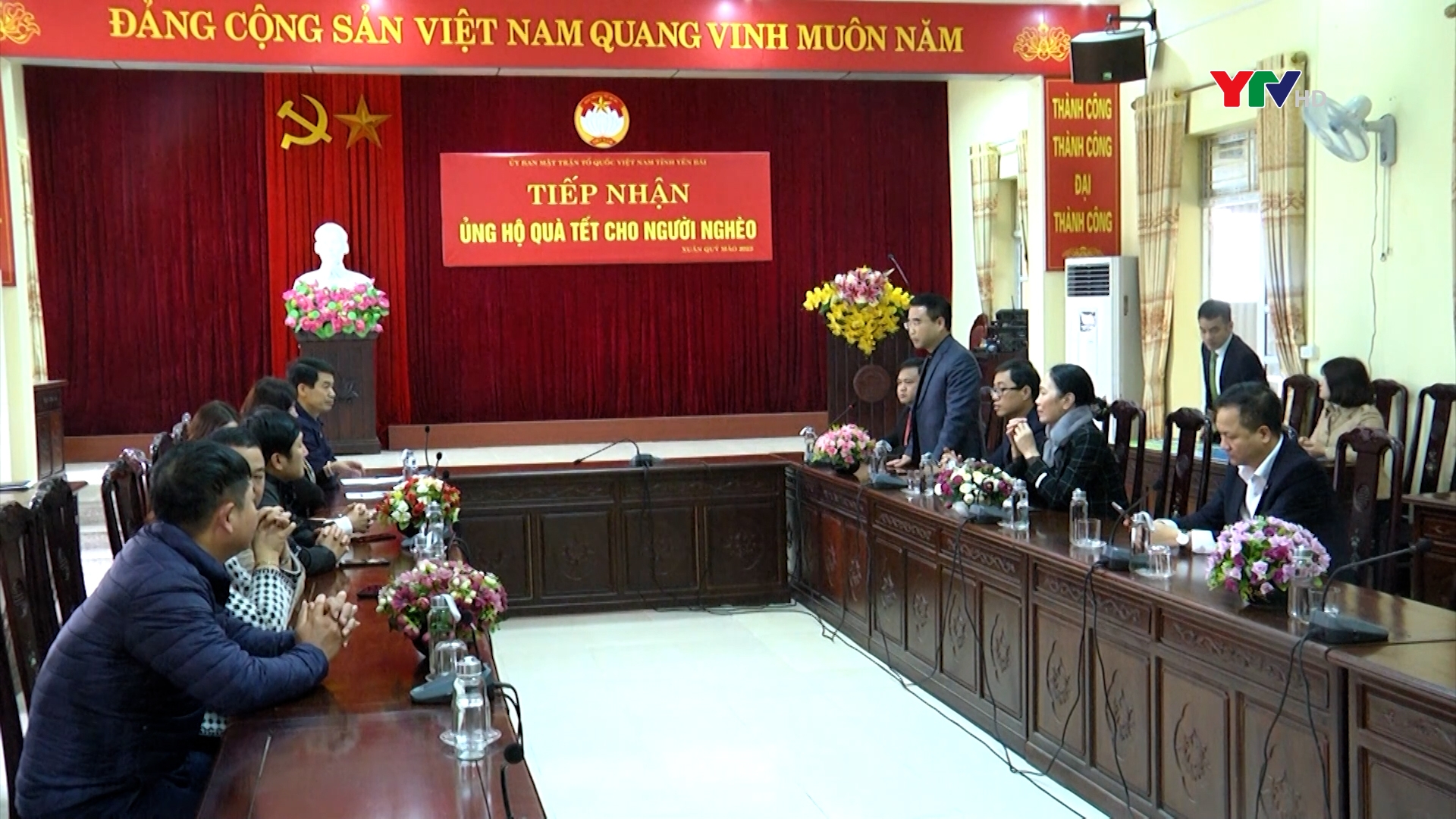 Ủy ban MTTQ tỉnh tiếp nhận 1.600 suất quà Tết cho hộ nghèo