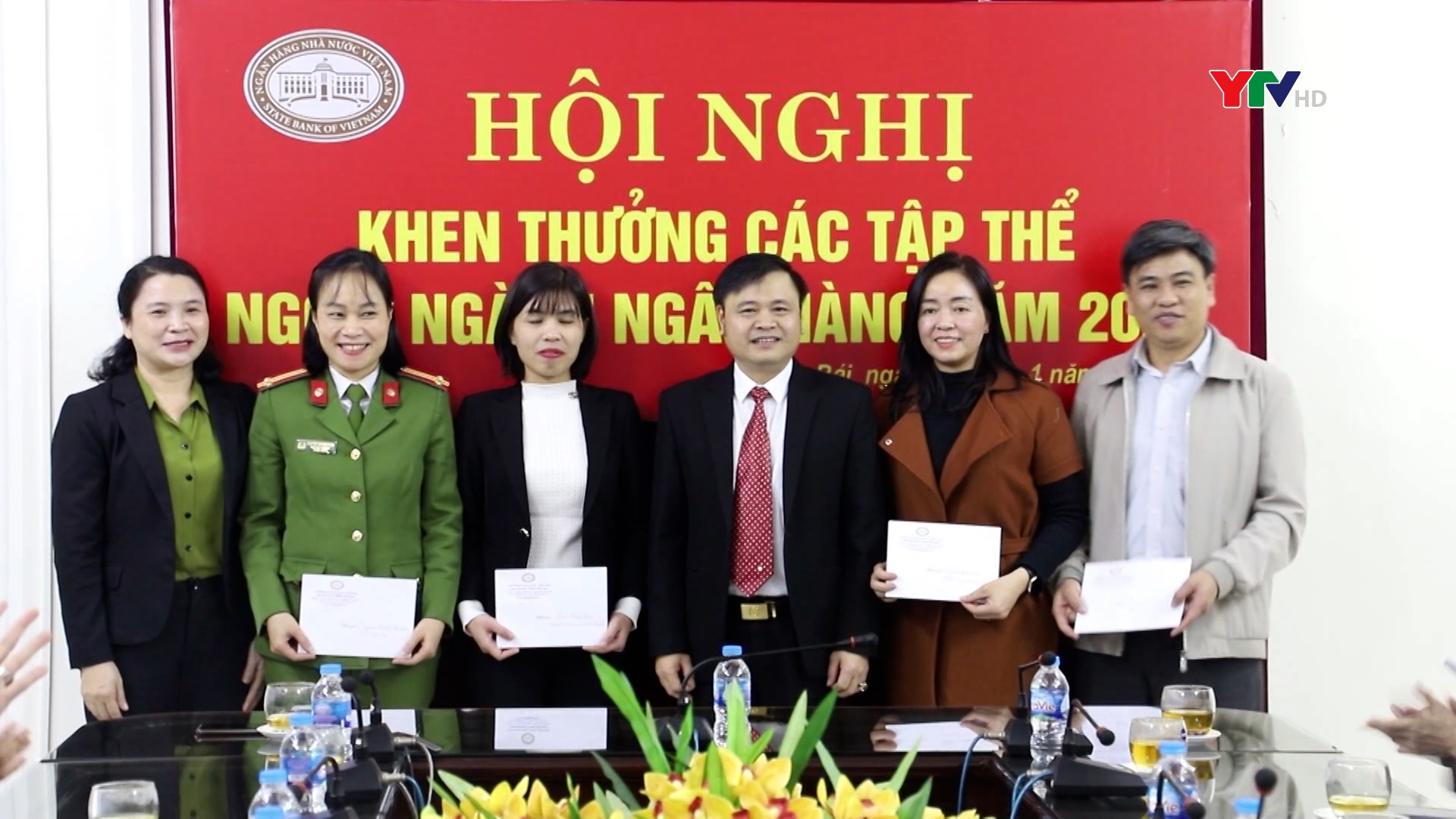 Ngân hàng Nhà nước chi nhánh tỉnh Yên Bái khen thưởng 17 đơn vị ngoài ngành