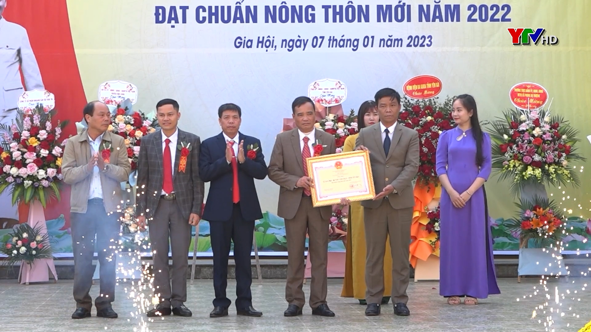 Xã Gia Hội (huyện Văn Chấn) đón bằng công nhân đạt chuẩn nông thôn mới năm 2022