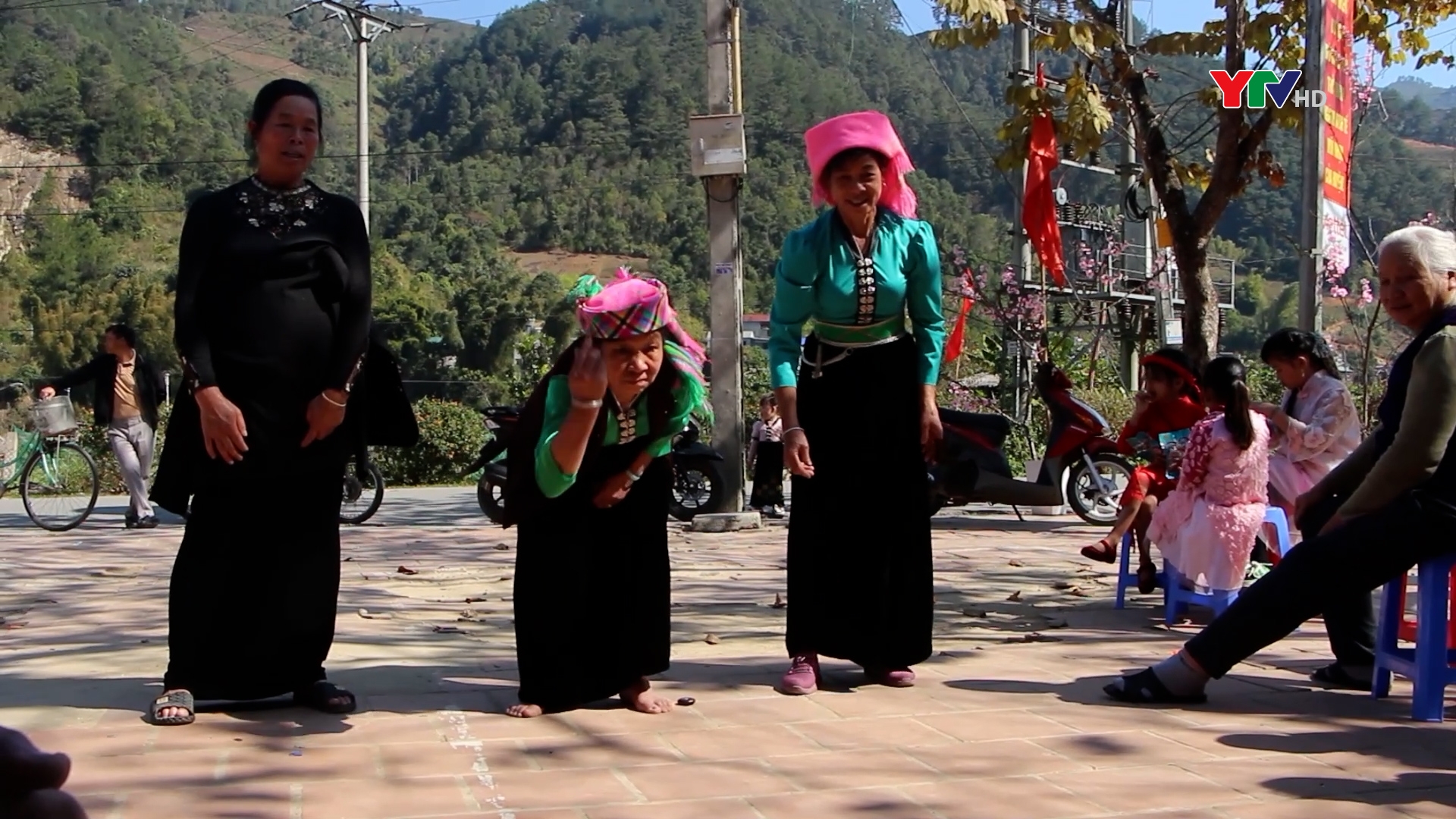 "Tó má lẹ" - Trò chơi dân gian độc đáo của người Thái huyện Mù Cang Chải