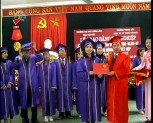 Trường trung cấp Kinh tế- kỹ thuật trao bằng tốt nghiệp cho học viên huyện Yên Bình