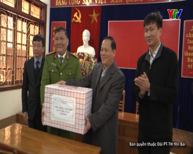Đồng chí Triệu Tiến Thịnh - Phó Chủ tịch HĐND tỉnh chúc Tết tại huyện Văn Yên