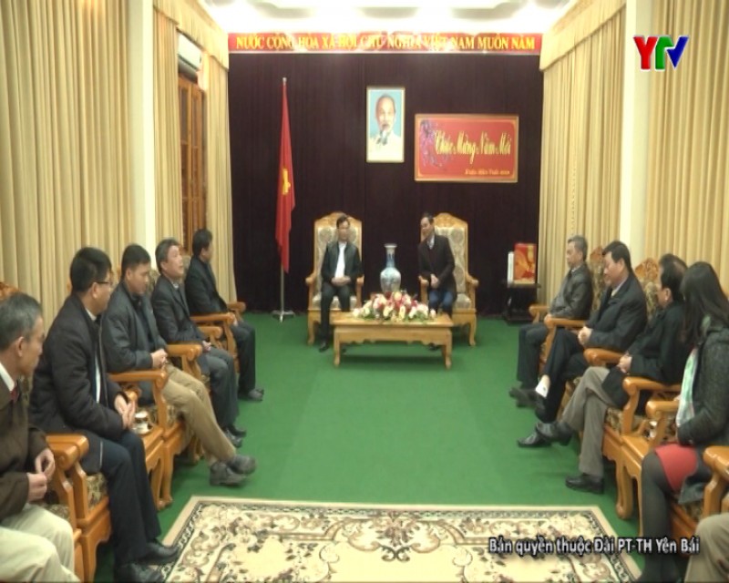 Đ/c Dương Văn Tiến - Phó Chủ tịch UBND tỉnh tiếp các linh mục thuộc Giáo hạt Yên Bái và Nghĩa Lộ