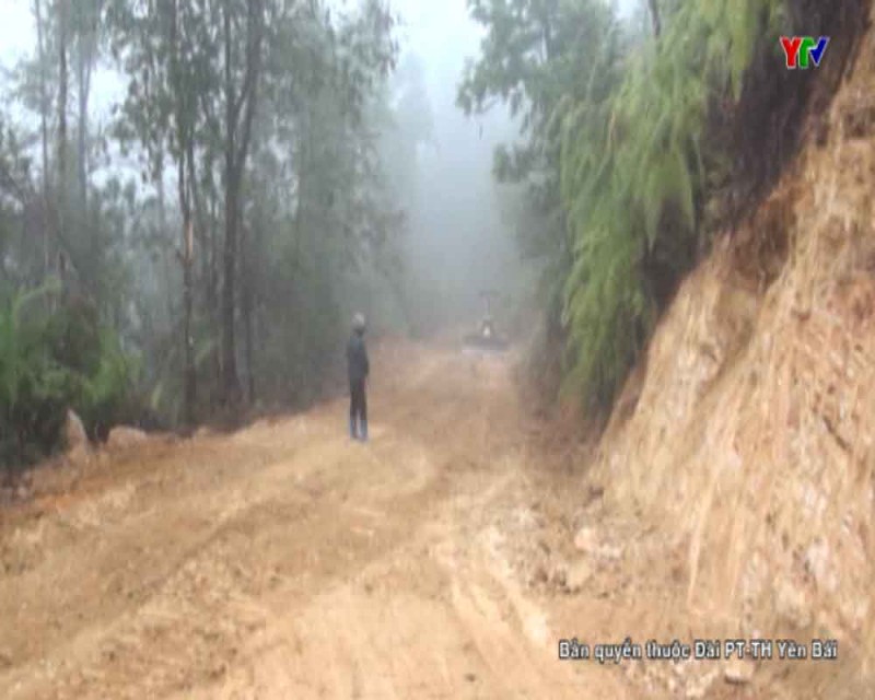 Tuyến đường từ trung tâm huyện Mù Cang Chải đi xã Chế Tạo thi công được 28 km