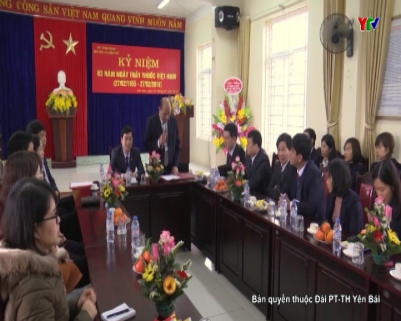 Đồng chí Nguyễn Minh Tuấn – Trưởng Ban Tuyên giáo Tỉnh ủy chúc mừng Bệnh viện Lao và Bệnh Phổi tỉnh
