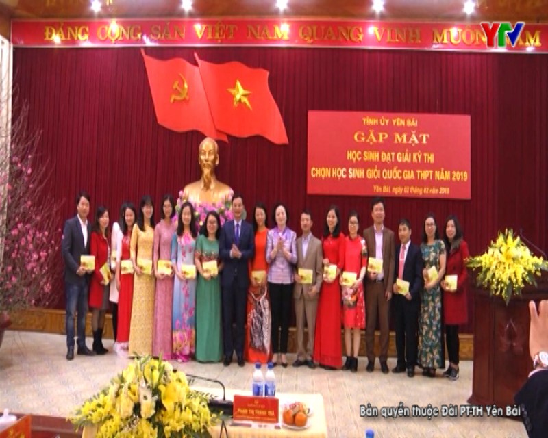 Đồng chí Bí thư Tỉnh ủy Phạm Thị Thanh Trà gặp mặt học sinh đạt giải Học sinh giỏi quốc gia THPT năm 2019