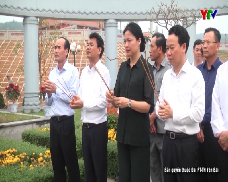Đoàn công tác tỉnh Lào Cai dâng hương tưởng niệm Chủ tịch Hồ Chí Minh và Khu tưởng niệm Nguyễn Thái Học