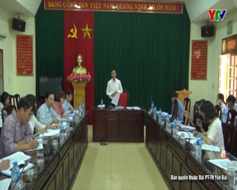 Đồng chí Phó Chủ tịch UBND tỉnh Dương Văn Tiến làm việc với UBND thị xã Nghĩa Lộ và huyện Văn Chấn