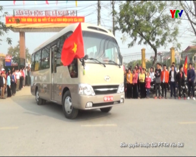 Đồng chí Phó Chủ tịch UBND tỉnh Dương Văn Tiến dự Lễ giao nhận quân tại thị xã Nghĩa Lộ