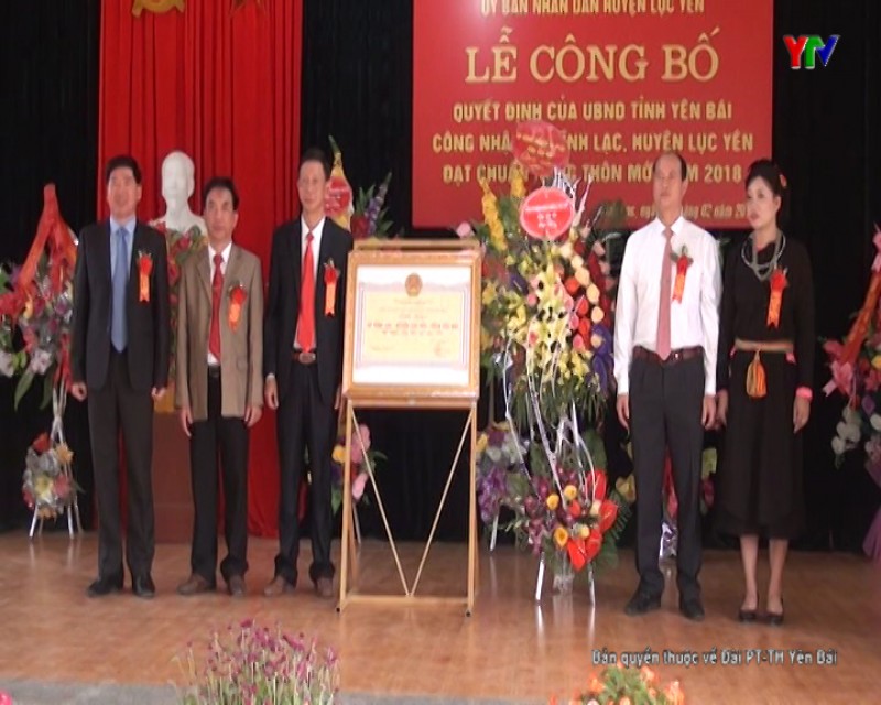 Xã Vĩnh Lạc, huyện Lục Yên đón Bằng công nhận đạt chuẩn nông thôn mới năm 2018