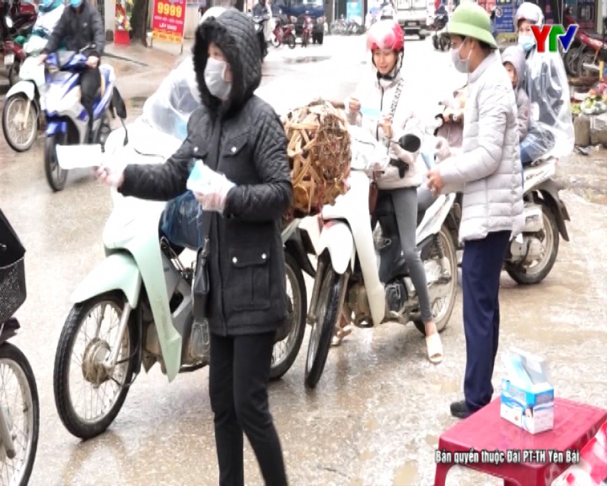Lục Yên: Hàng nghìn chiếc khẩu trang được phát miễn phí cho người dân