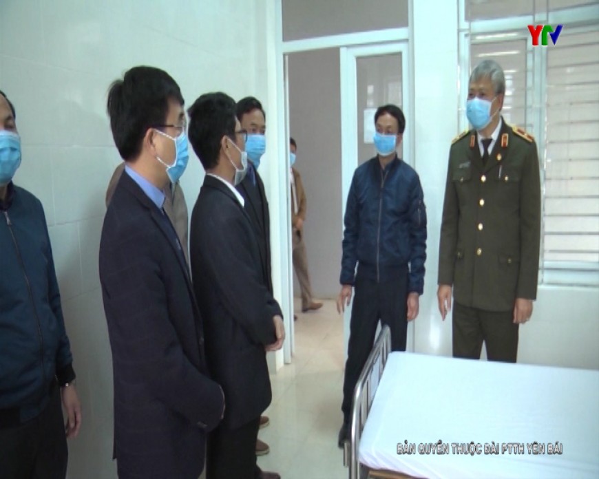 Thiếu tướng Đặng Trần Chiêu, Giám đốc Công an tỉnh kiểm tra công tác phòng, chống dịch bệnh nCoV tại huyện Trạm Tấu