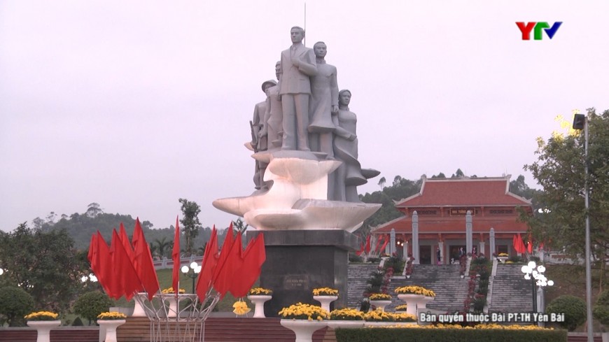 Đoàn đại biểu tỉnh Yên Bái dâng hương tại Di tích khu mộ Nguyễn Thái Học và các chiến sỹ hy sinh trong cuộc khởi nghĩa Yên Bái