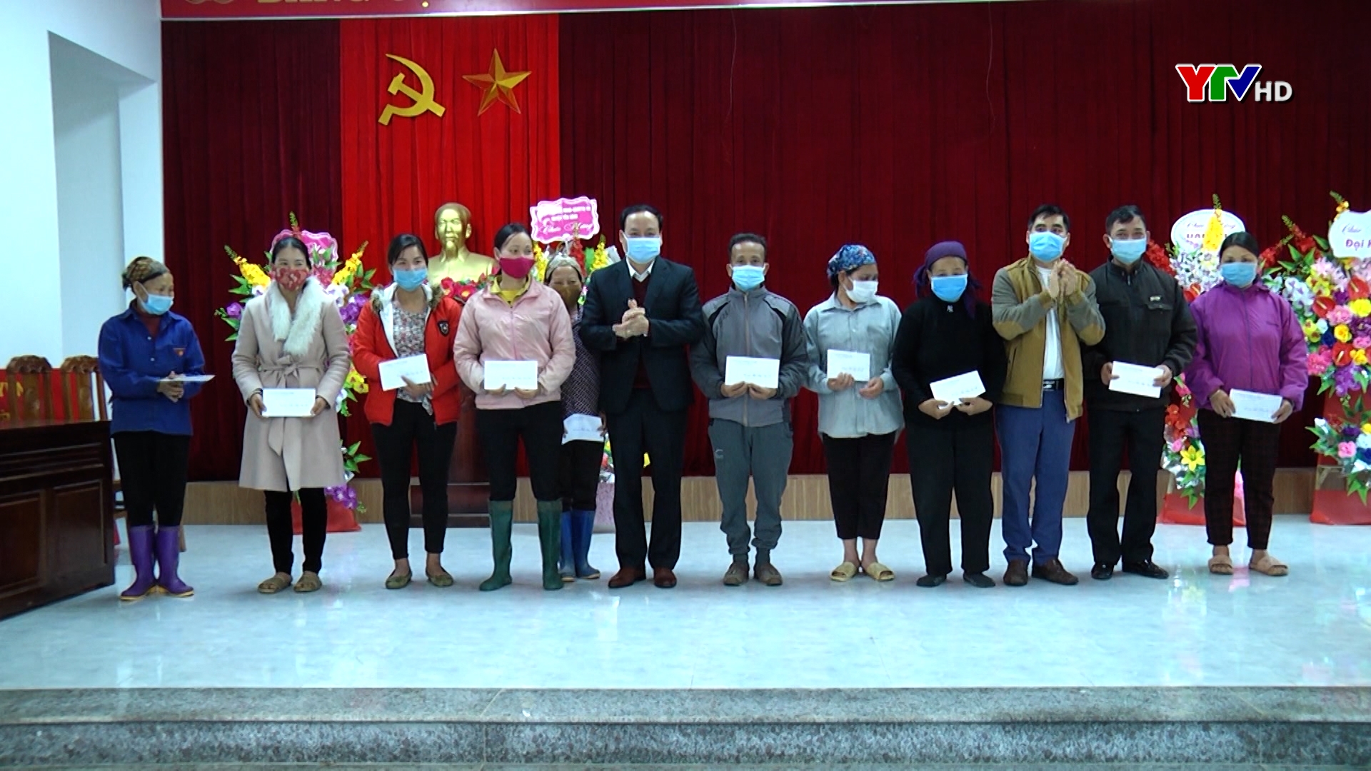 Đài Phát thanh và Truyền hình Yên Bái trao quà Tết tại xã Tân Nguyên, huyện Yên Bình