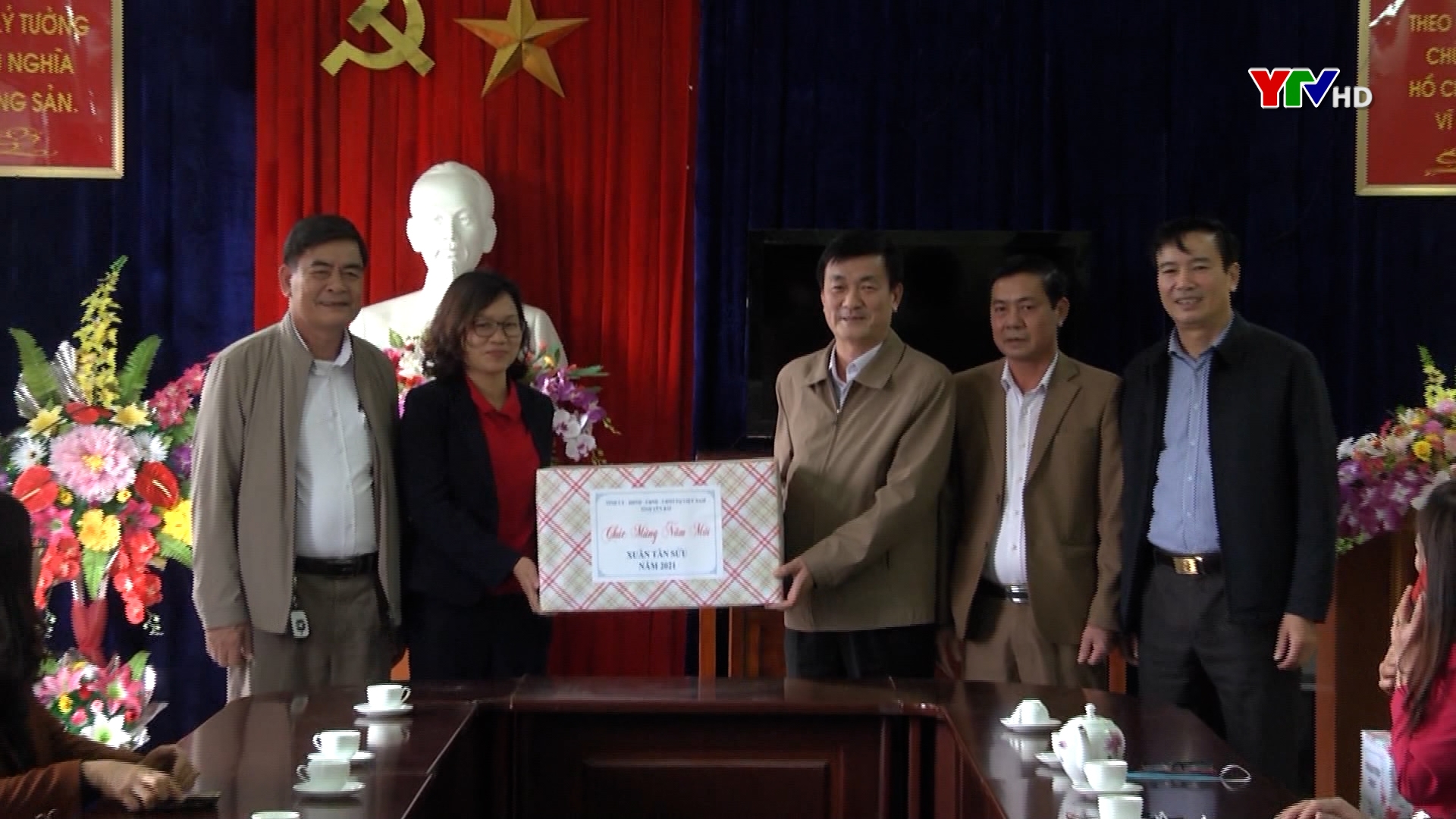 Đồng chí Nguyễn Chiến Thắng - Phó Chủ tịch UBND tỉnh chúc Tết tại thành phố Yên Bái