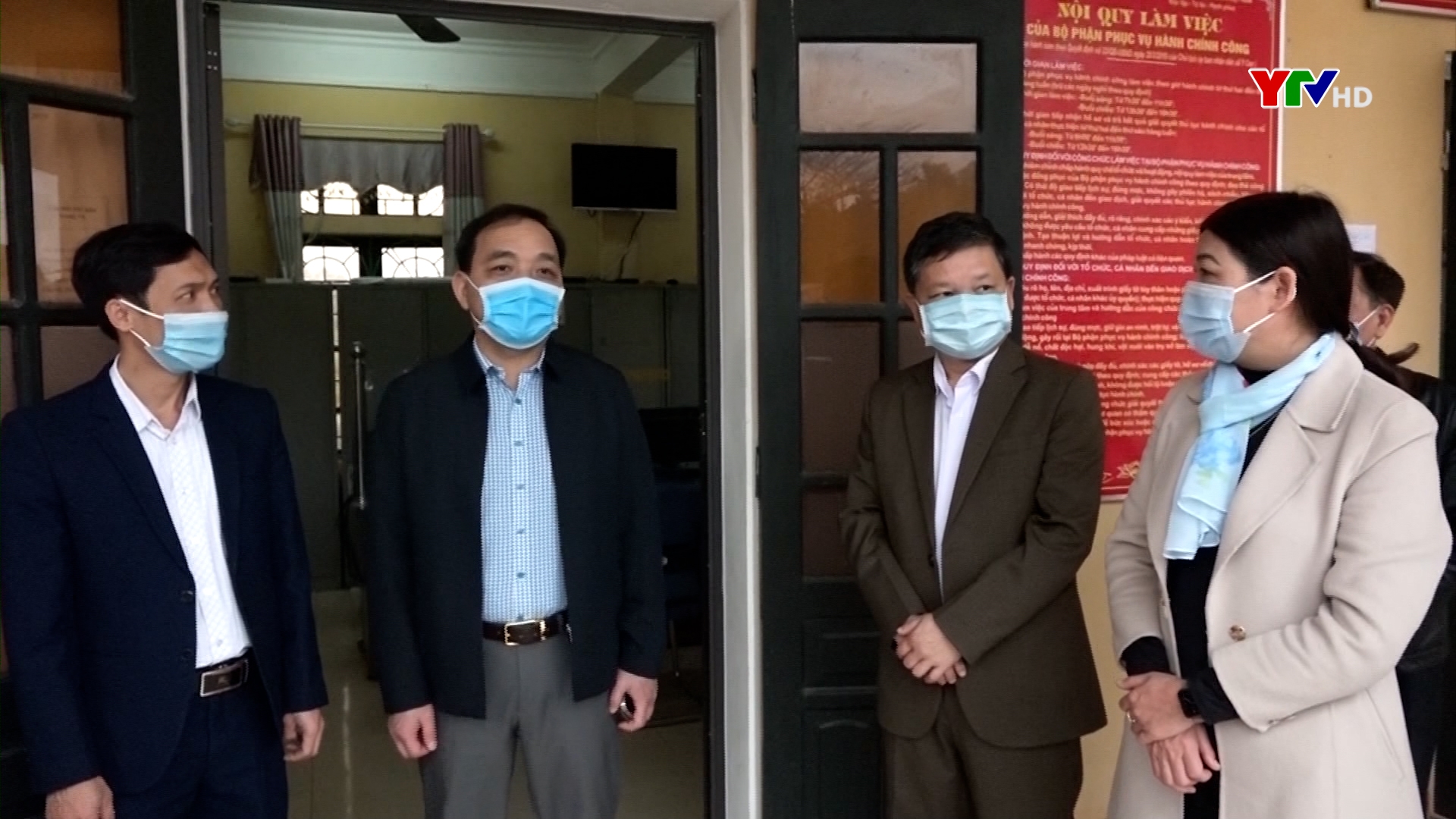 Đồng chí Hoàng Thị Vĩnh – Trưởng Ban Dân vận Tỉnh ủy kiểm tra công tác phòng chống dịch COVID - 19 tại huyện Trấn Yên