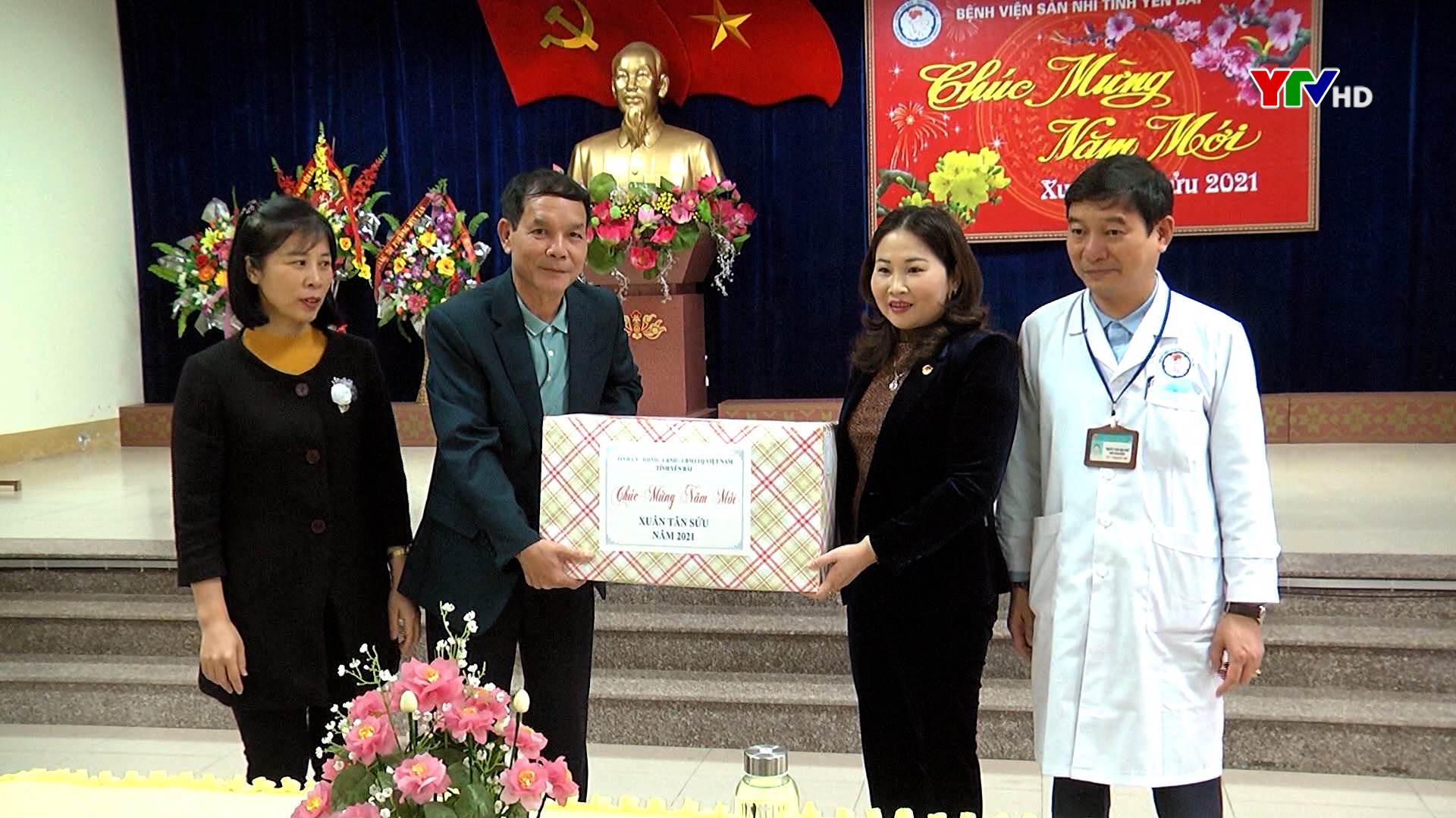 Đồng chí Vũ Thị Hiền Hạnh - Phó Chủ tịch UBND tỉnh chúc Tết một số đơn vị trên địa bàn