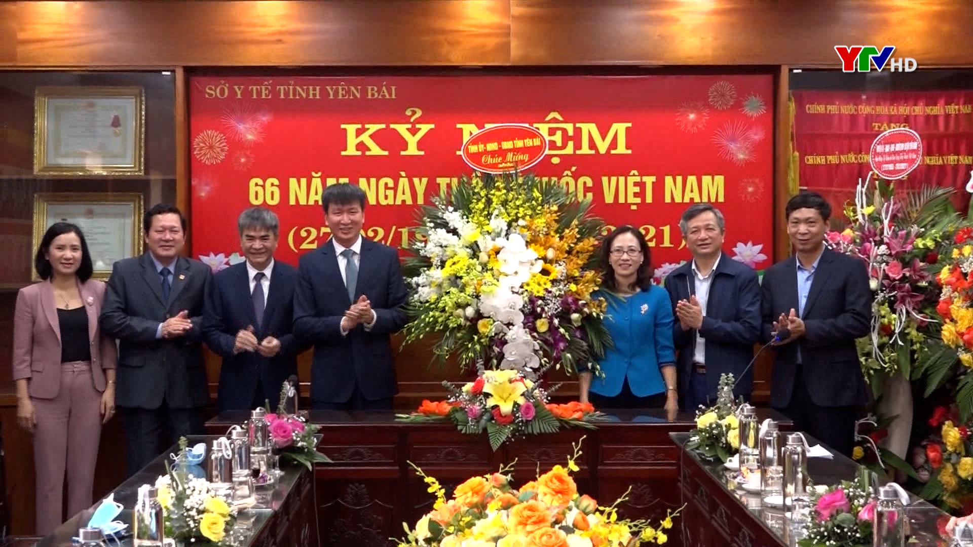 Đồng chí Chủ tịch UBND tỉnh Trần Huy Tuấn chúc mừng ngành Y tế Yên Bái
