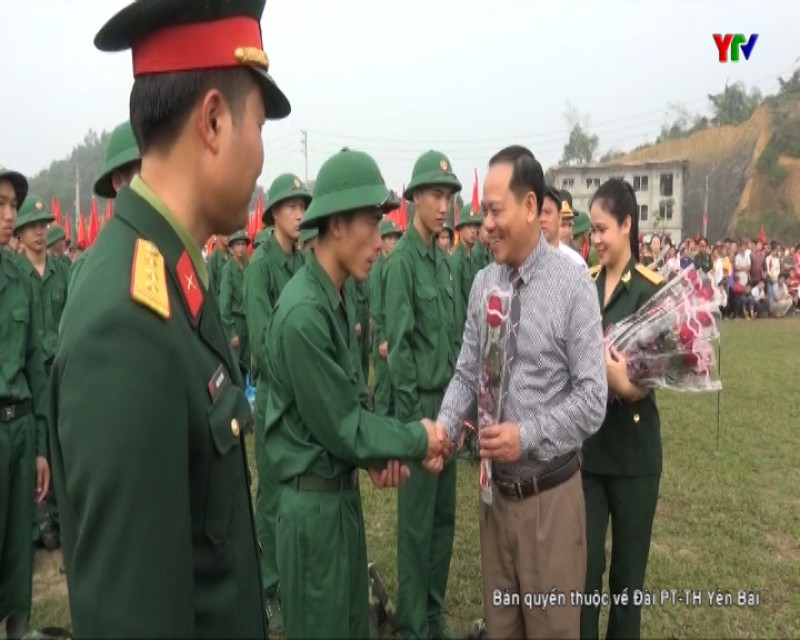 Đ/c Triệu Tiến Thịnh – Phó Chủ tịch HĐND tỉnh dự Lễ giao nhận quân tại huyện Trấn Yên