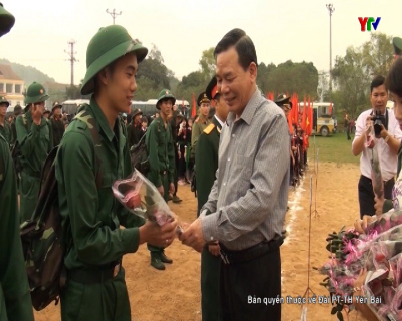 Huyện Yên Bình tiễn 160 tân binh lên đường làm nghĩa vụ quân sự