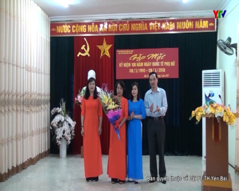 Ban vì sự tiến bộ phụ nữ huyện Văn Chấn gặp mặt nữ cán bộ chủ chốt cấp huyện