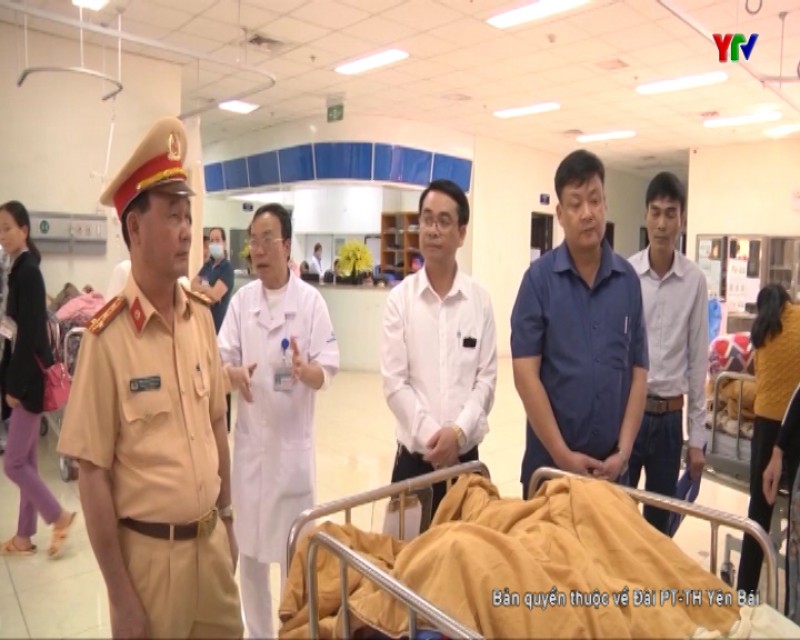 Ban ATGT tỉnh thăm hỏi nạn nhân tai nạn giao thông trên cao tốc Nội Bài - Lào Cai