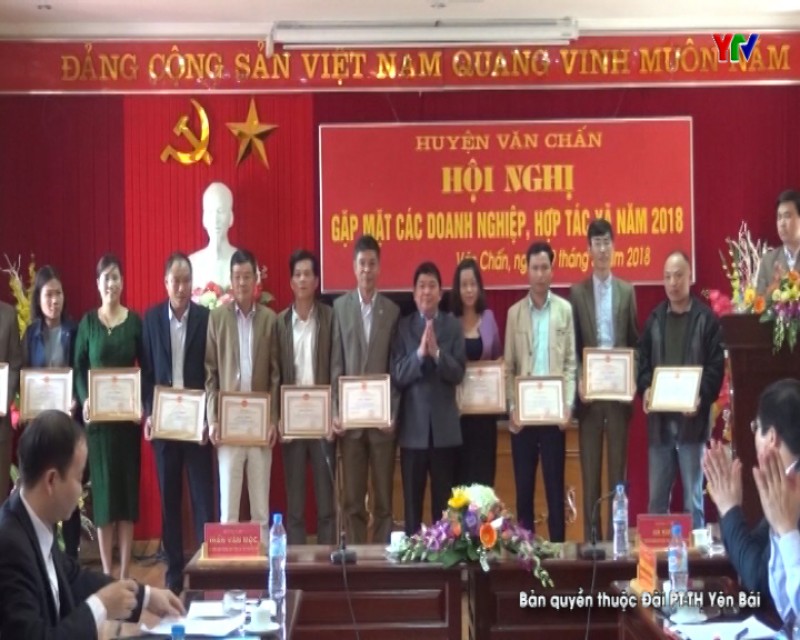 Huyện Văn Chấn gặp mặt các doanh nghiệp, hợp tác xã đầu xuân