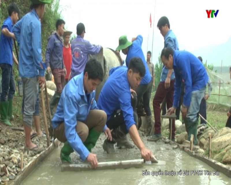 Huyện đoàn Mù Cang Chải bê tông hóa 1 km đường giao thông nông thôn