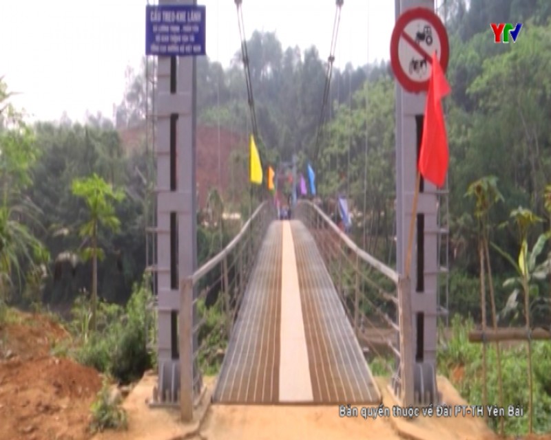 Bàn giao đưa vào sử dụng cầu treo Khe Lành xã Lương Thịnh huyện Trấn Yên