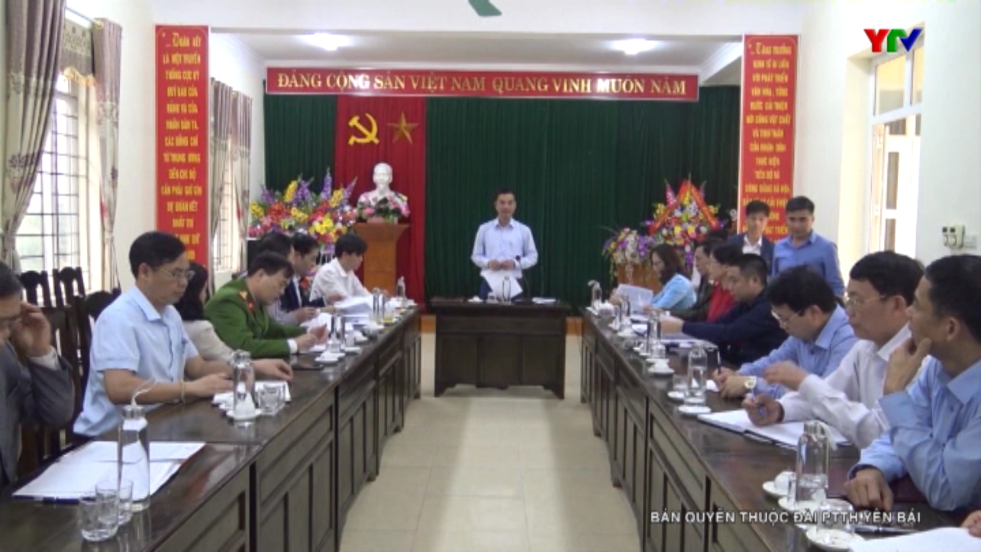 Đồng chí Phó Chủ tịch UBND tỉnh Dương Văn Tiến làm việc tại huyện Văn Chấn