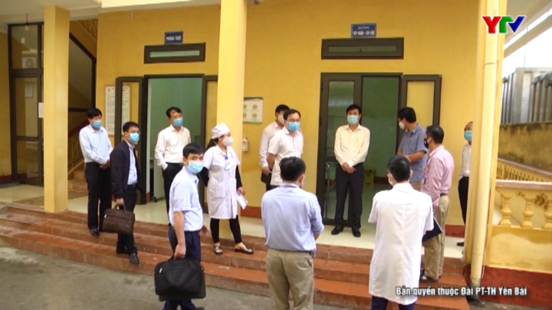 Đồng chí Phó Chủ tịch UBND tỉnh Nguyễn Chiến Thắng kiểm tra công tác phòng, chống dịch bệnh COVID-19 tại thành phố Yên Bái