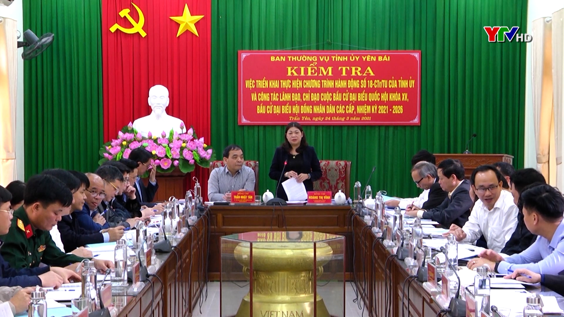 Đồng chí Trưởng Ban Dân vận Tỉnh ủy Hoàng Thị Vĩnh làm việc tại huyện Trấn Yên