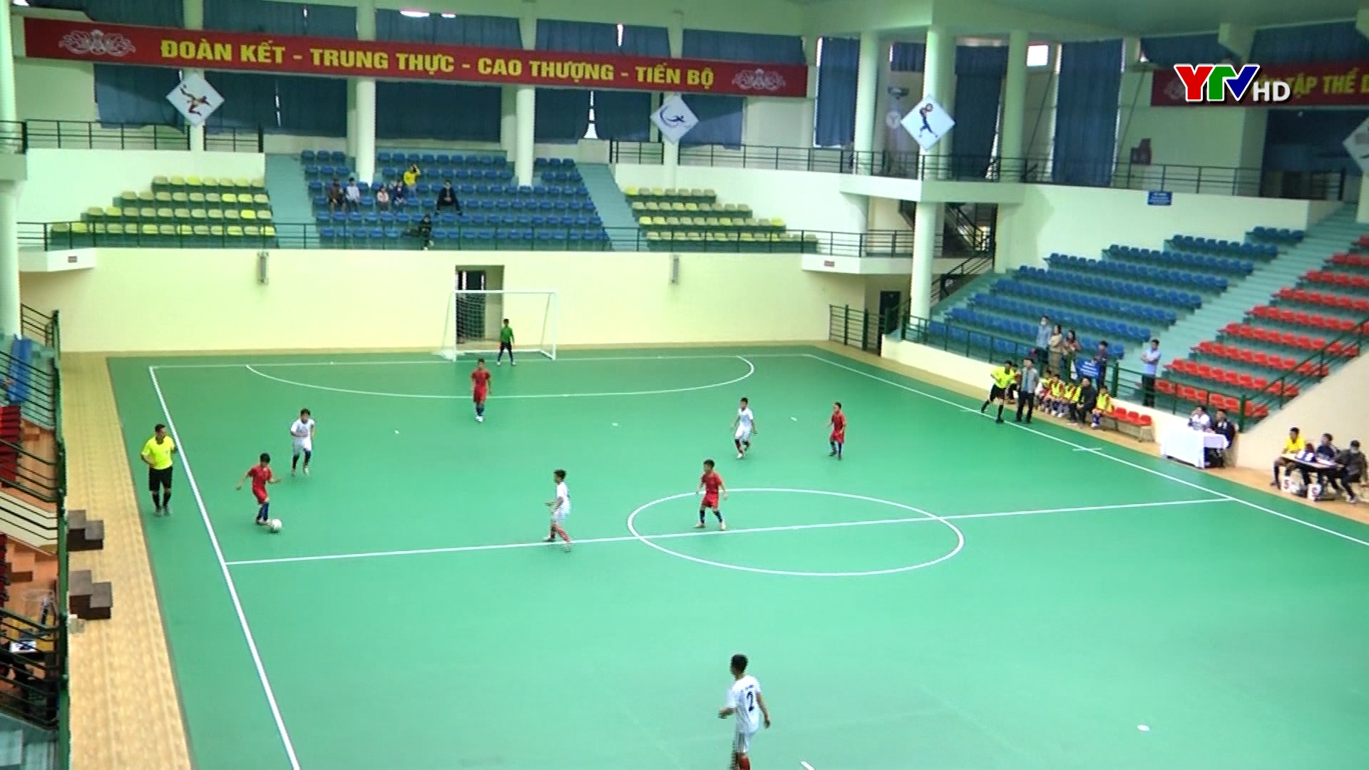 Ngày thi đấu thứ 3 - Giải Bóng đá Nhi đồng cúp Phát thanh - Truyền hình Yên Bái diễn ra 8 trận thi đấu