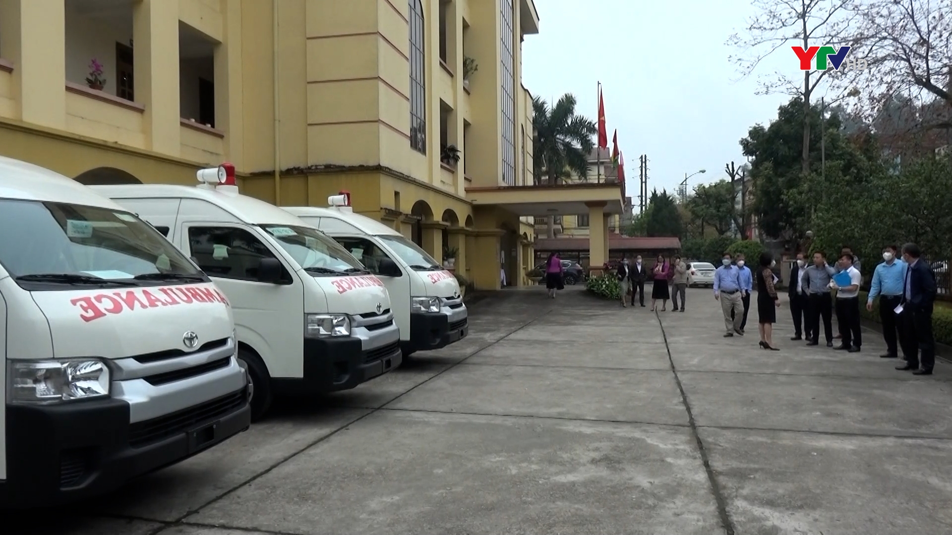 Sở Y tế bàn giao 3 xe cứu thương chuyên dùng phục vụ công tác phòng, chống dịch