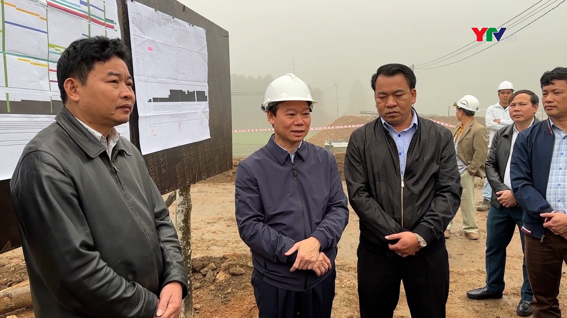 Đồng chí Bí thư Tỉnh ủy Đỗ Đức Duy kiểm tra tiến độ thi công một số dự án trên địa bàn huyện Văn Chấn