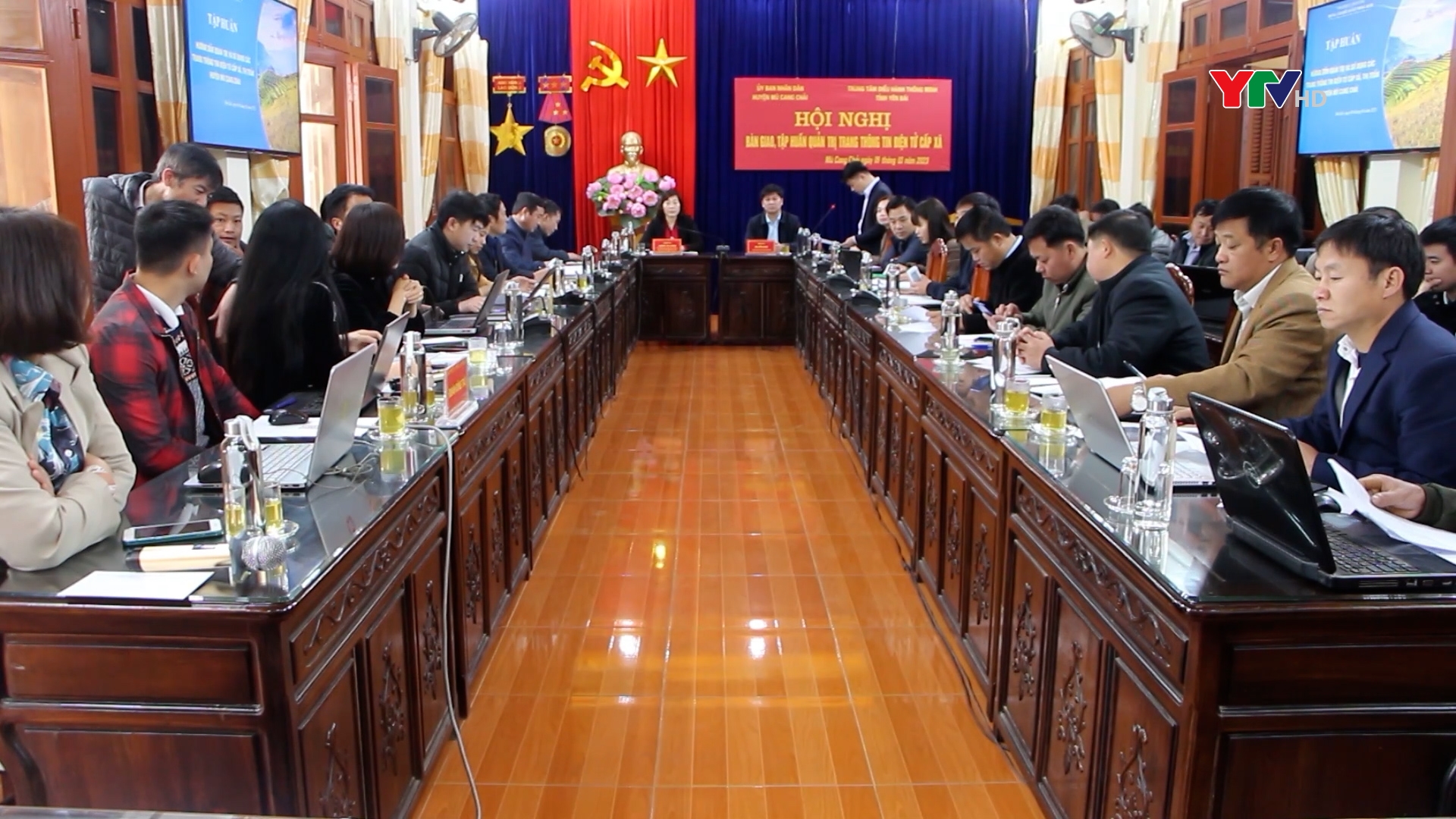 Bàn giao và tập huấn quản trị Trang thông tin điện tử cho UBND các xã, thị trấn tại huyện Mù Cang Chải
