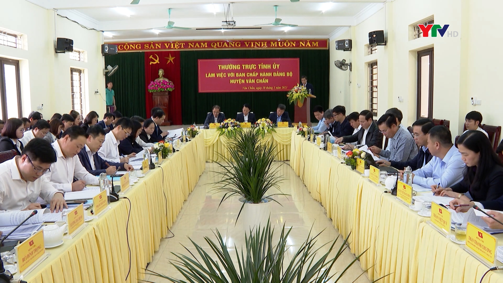 Thường trực Tỉnh ủy làm việc với BCH Đảng bộ huyện Văn Chấn