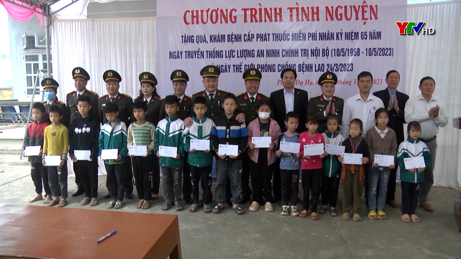Chương trình tình nguyện cấp, phát thuốc miễn phí tại xã Phong Dụ Hạ, huyện Văn Yên