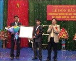 Trường tiểu học Trung Tâm huyện Lục Yên đón nhận bằng đạt chuẩn quốc gia mức độ 1