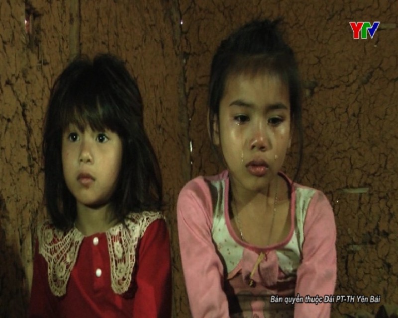 Xót xa hoàn cảnh hai bé mồ côi ở Văn Chấn