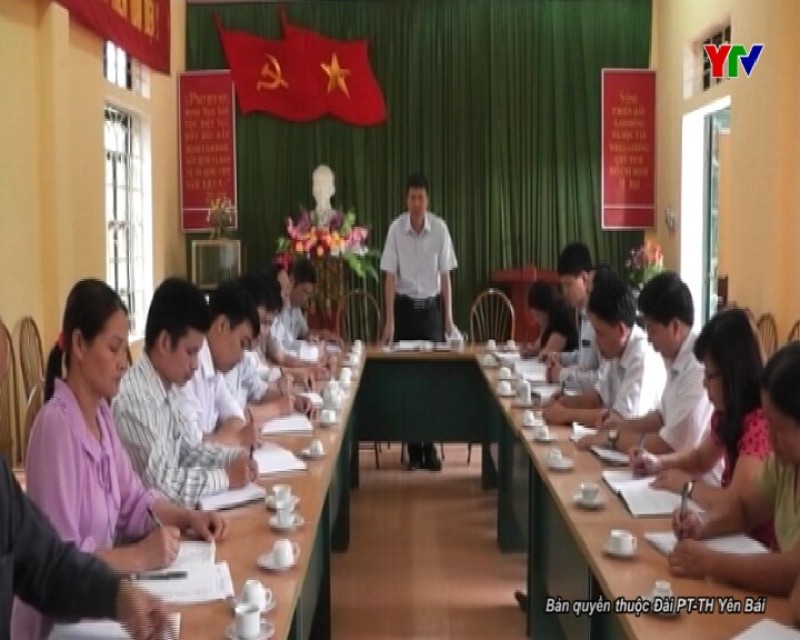 Thường trực huyện ủy Trấn Yên kiểm tra công tác chuẩn bị cho cuộc bầu cử