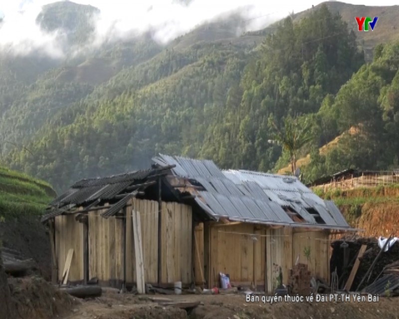 Mù Cang Chải: Giông lốc làm nhiều nhà dân và trường học bị tốc mái