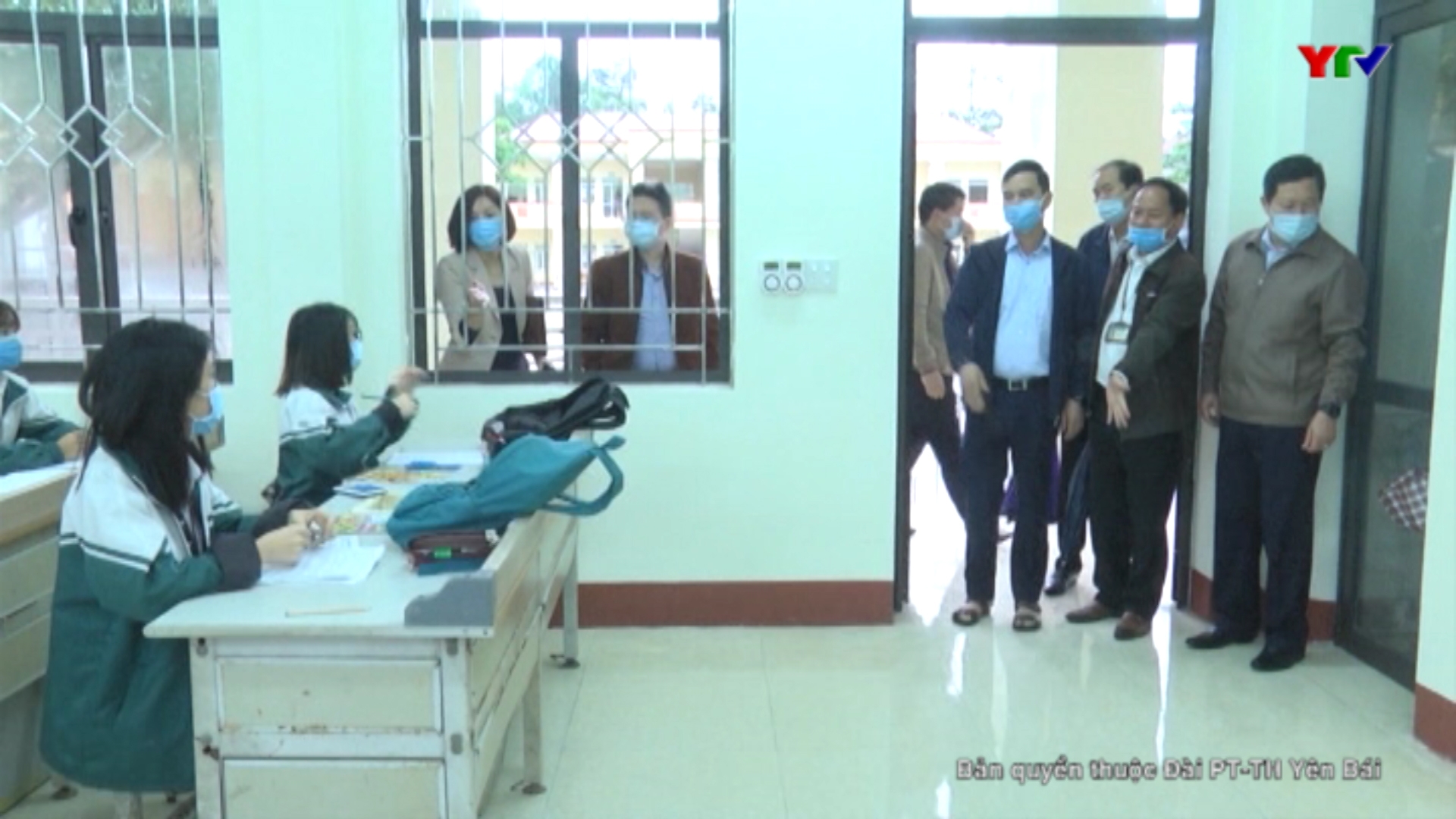 Đồng chí Phó Chủ tịch UBND tỉnh Dương Văn Tiến kiểm tra các trường học tại huyện Trấn Yên
