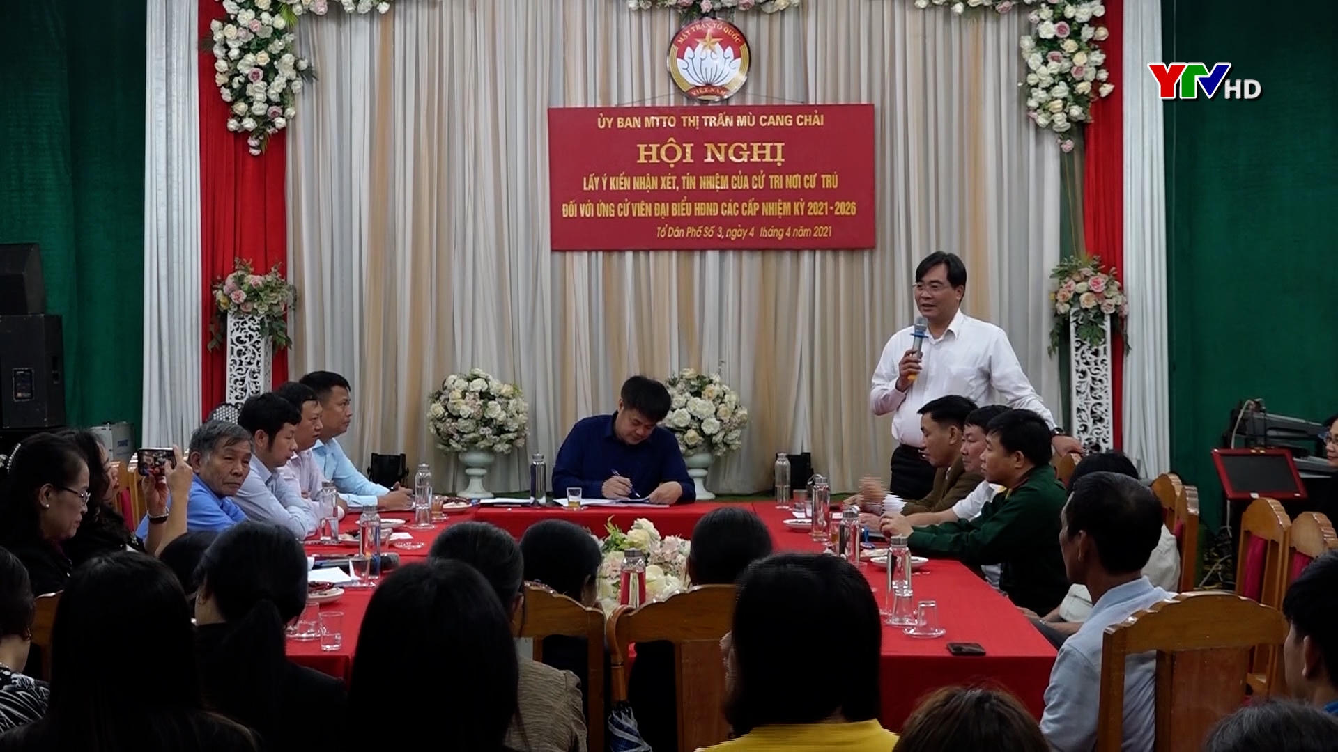 Thị trấn Mù Cang Chải, huyện Mù Cang Chải lấy ý kiến nhận xét của cử tri đối với người ứng cử ĐBQH và đại biểu HĐND các cấp