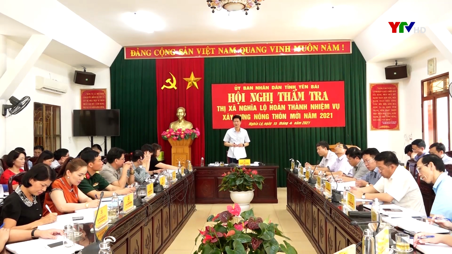 Đồng chí Nguyễn Thế Phước - PCT Thường trực UBND tỉnh thẩm tra xây dựng NTM tại thị xã Nghĩa Lộ