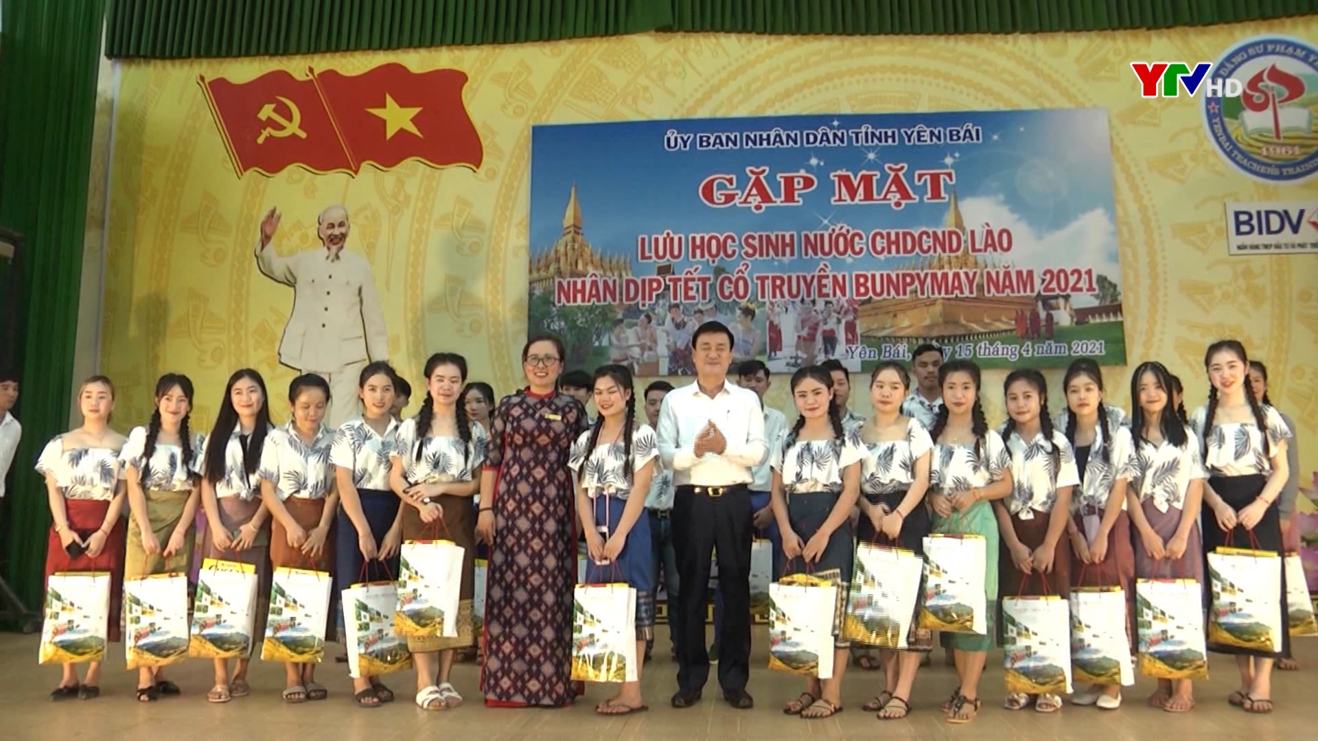 Tỉnh Yên Bái gặp mặt các lưu học sinh Lào nhân dịp Tết cổ truyền Bunpimay