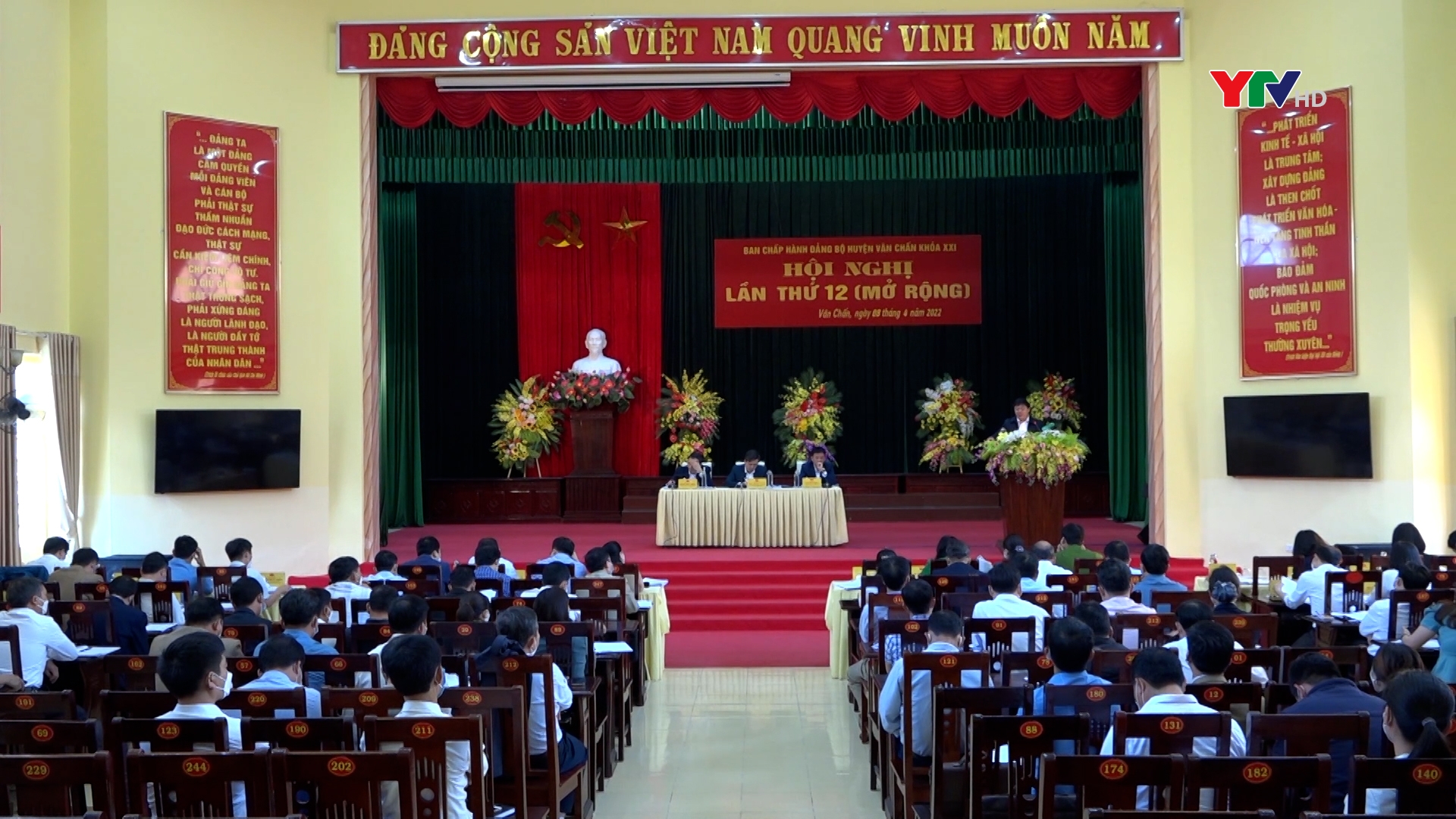 Hội nghị Ban Chấp hành Đảng bộ huyện Văn Chấn lần thứ 12 (mở rộng)